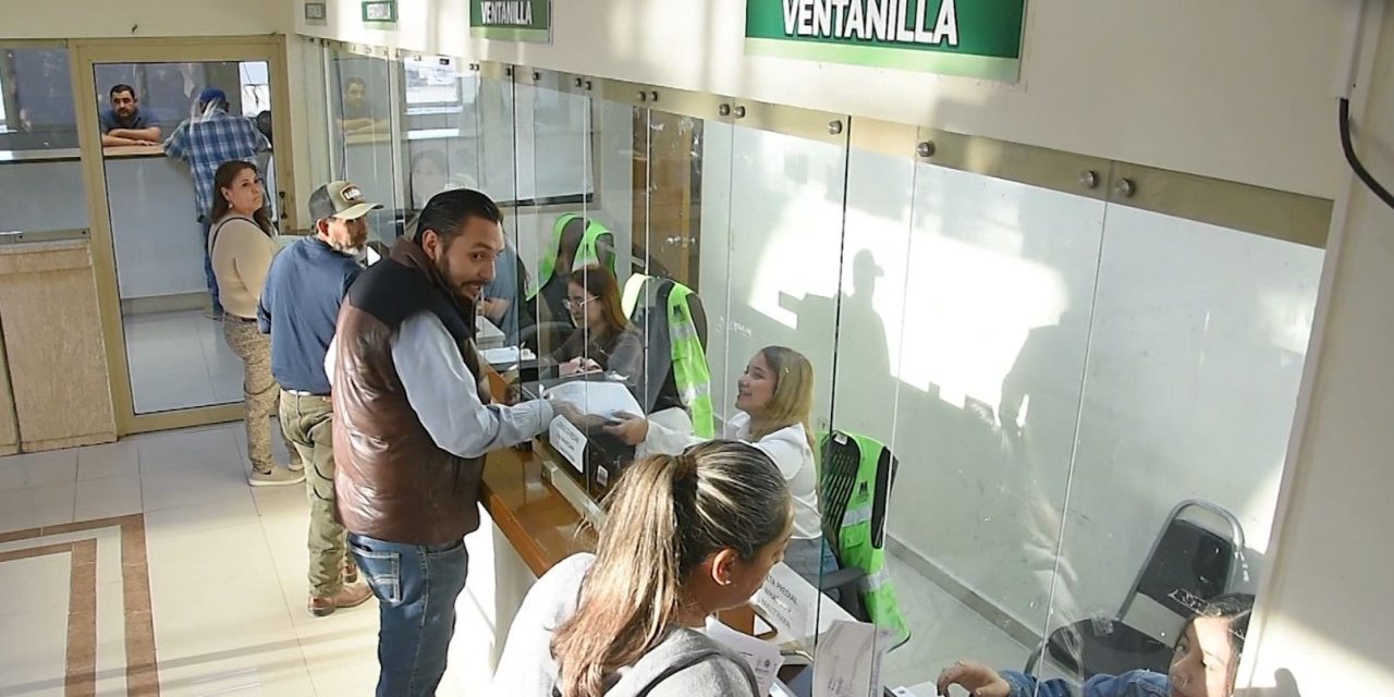 Paga alcalde de Monclova Carlos Villarreal sus contribuciones del impuesto predial