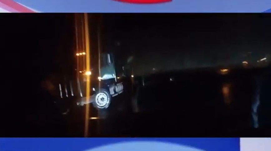 Tráiler se accidenta en la 57