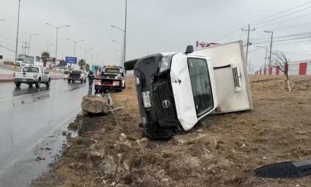 Volcadura en carretera Saltillo- Monterrey deja solo daños materiales
