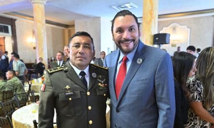 Carlos Villarreal acompaña a Manolo Jiménez en el aniversario del Ejército