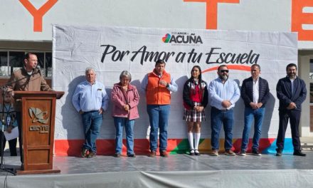 Alcalde se compromete a construir cancha deportiva en el CECyTEC