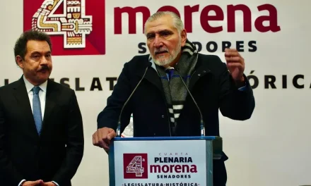 Líder de Morena en el senado renuncia por escándalos