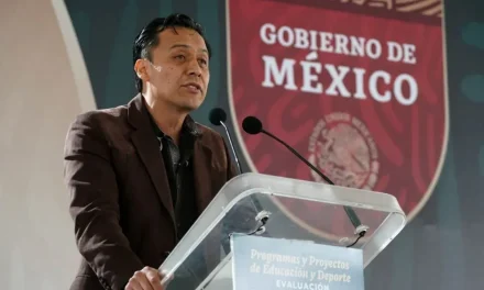 Más conflicto de la 4T: Expulsan a Marx Arriaga de la SEP