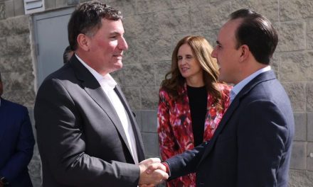 Manolo fortalece lazos con embajador y ministro de Comercio de Canadá