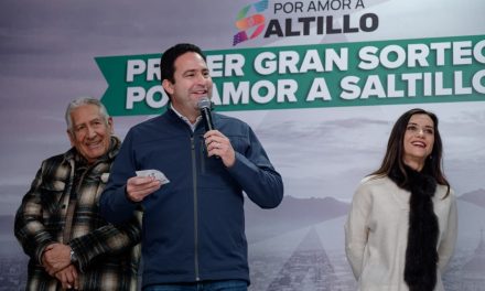 Javier Díaz reconoce a contribuyentes en el Primer Sorteo Por Amor a Saltillo