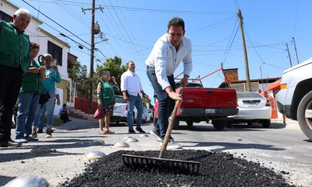 Avanzan cuadrillas de rehabilitación de pavimento en Saltillo