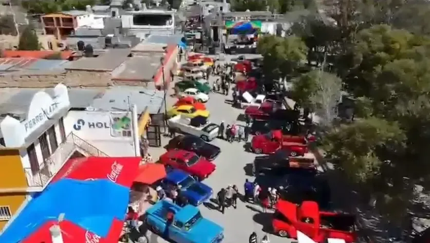 Autos Clásicos en Arteaga deja derrama de 6 millones de pesos