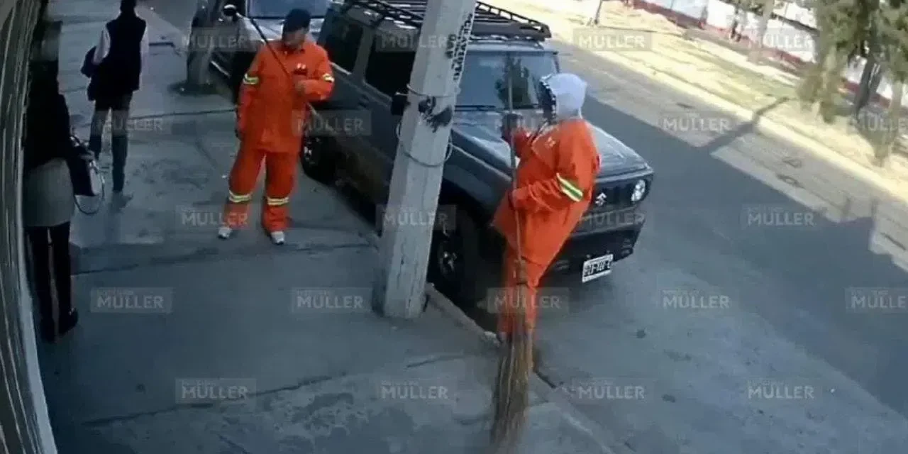 Video: Ladrones se disfrazan de barrenderos para cometer un atraco en la CDMX