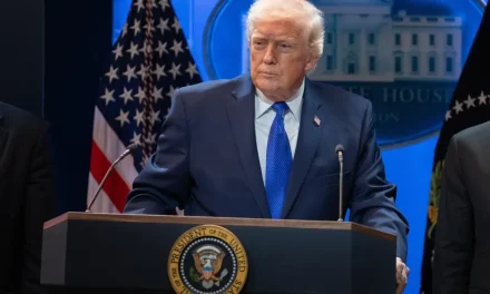 Trump desafía al Supremo con un arancel global del 15% tras la anulación de sus gravámenes ‘recíprocos’