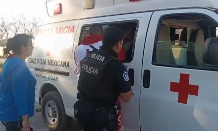 Dramático choque deja a un menor herido en Parras