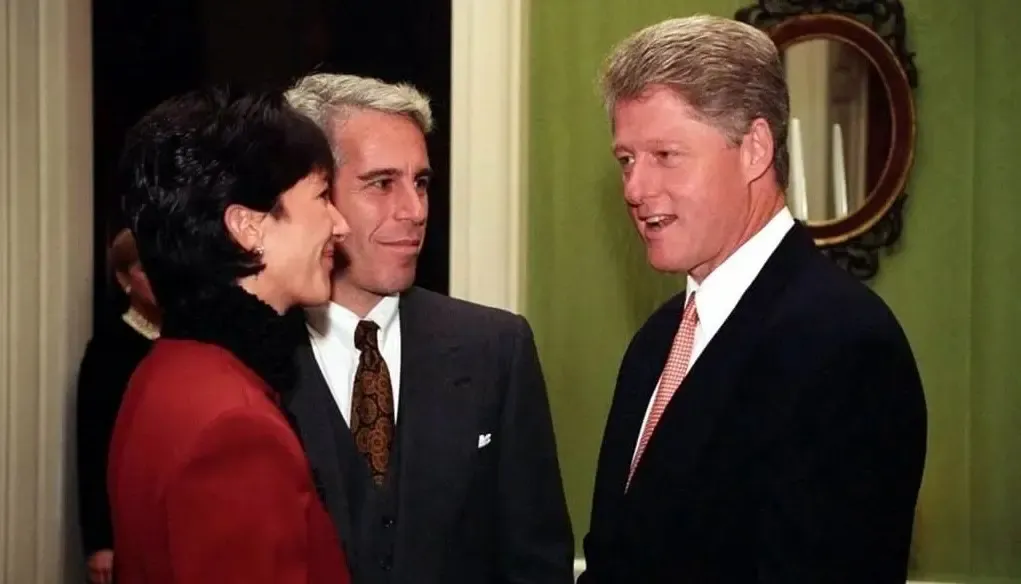 Revelan papel de Ghislaine Maxwell en el círculo de Clinton