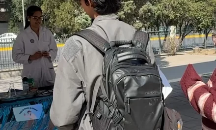 Importante actividad en Ciencias Químicas dirigida a alumnas de primaria y secundaria