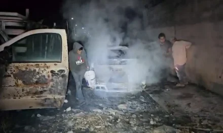 Incendio en Lomas de Zapalinamé consume dos vehículos