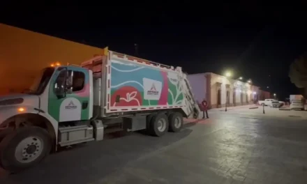 Intensifican labores de limpieza dominical en la Alameda Venustiano Carranza de Arteaga