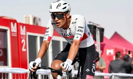 Isaac del Toro inicia el 2026 con victoria en la primera etapa del UAE Tour