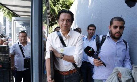 Marx Arriaga abandona la SEP tras 99 horas atrincherado y recibir notificación de despido