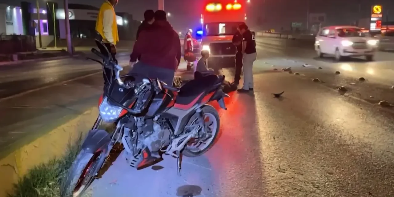 Saltillo: Motociclista acaba en el hospital tras accidente