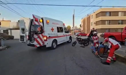 Motociclista sufre fractura tras choque en la colonia Latinoamericana
