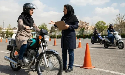 Hito histórico en Irán: Mujeres podrán obtener licencias para conducir motocicletas tras 47 años de prohibición