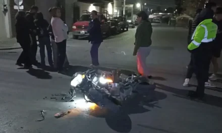 No respetó el alto obligatorio y dejó lesionado a motociclista en Saltillo