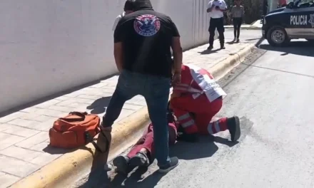 Un perro provoca fuerte accidente de motociclista en Parras