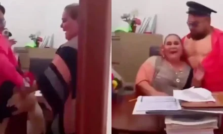 Le llevan un stripper a regidora en San Luis Potosí a su oficina por su cumpleaños