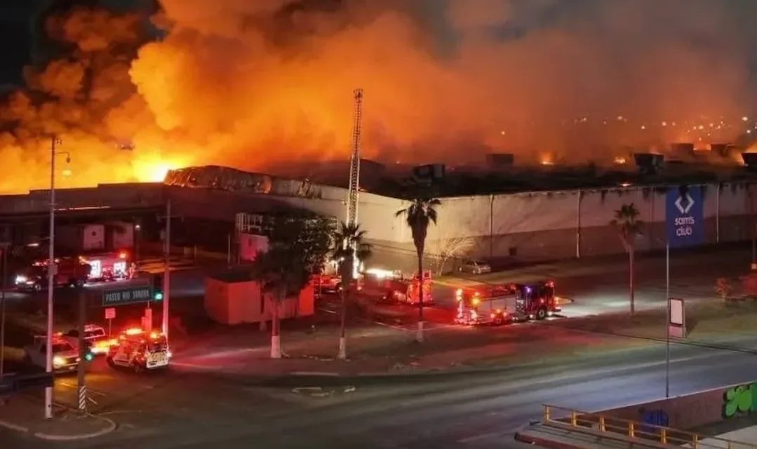 Incendio consume tienda Sam’s Club en Hermosillo