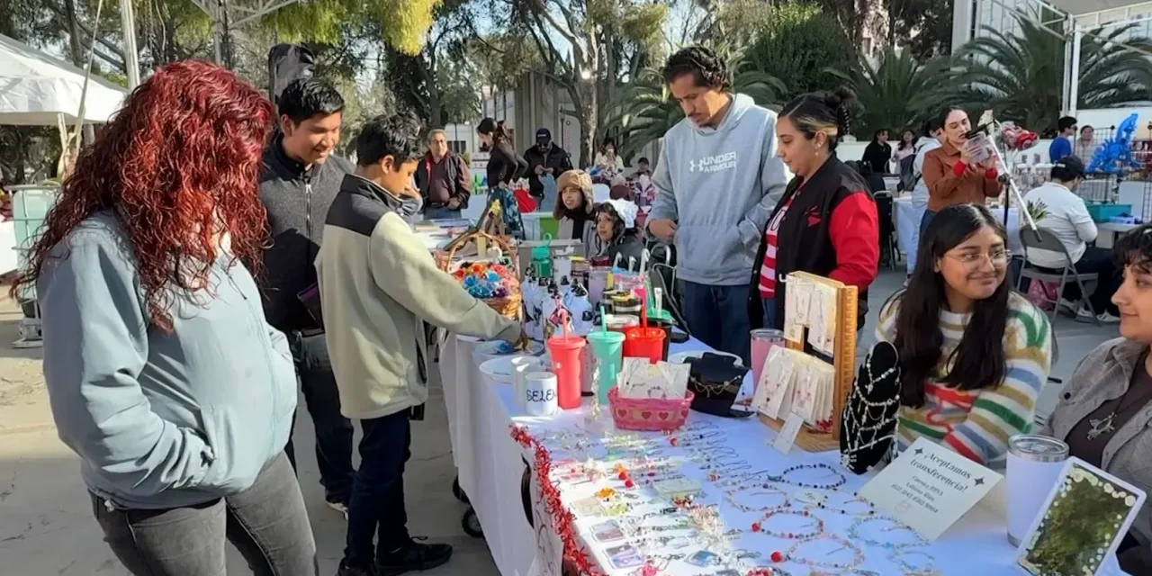 Tiene UAdeC mercadito San Valentín
