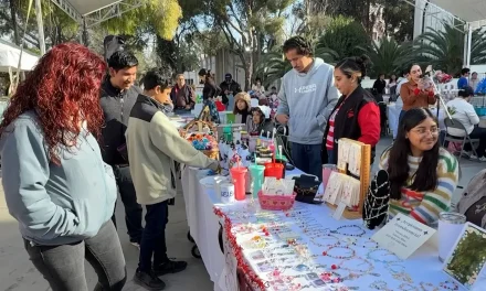 Tiene UAdeC mercadito San Valentín