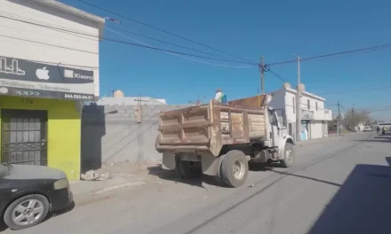 Va con todo Javier Díaz en limpieza de callejones de colonia Vicente Guerrero