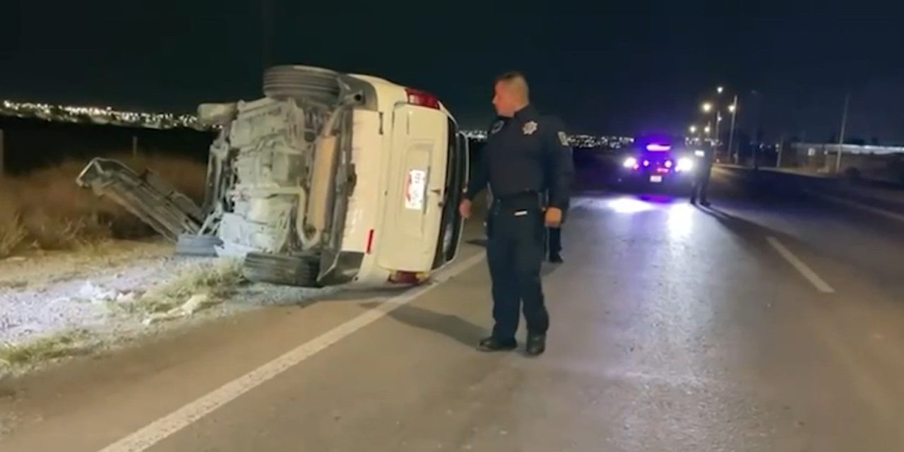 José vuelca su automóvil y termina lesionado en Ramos Arizpe