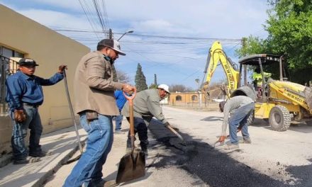 Gobierno de Múzquiz avanza con trabajos de bacheo