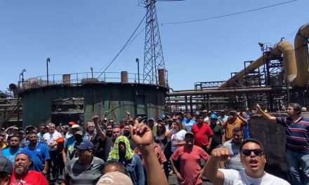Amenazan exobreros de AHMSA con bloqueos si falla subasta