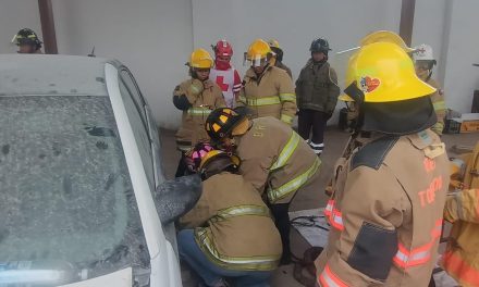 Torreón: Capacitan a mujeres en extracción vehicular en caso de accidentes