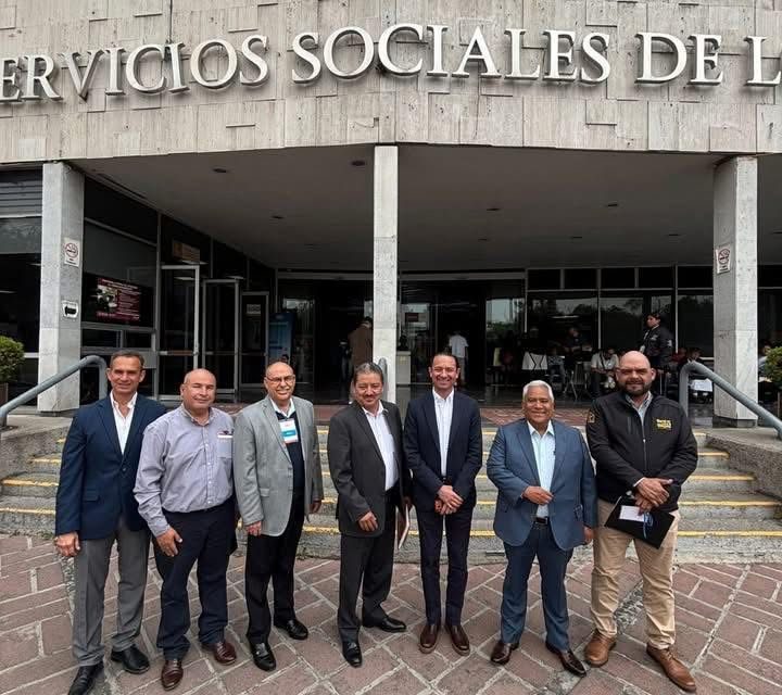 Alcalde presenta propuestas para hospital del ISSSTE en Acuña