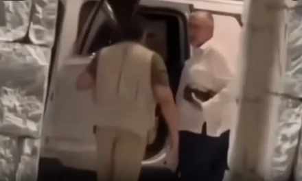 Captan a Adán Augusto López en exclusivo resort de Cancún con tarifas de hasta 144 mil pesos por noche