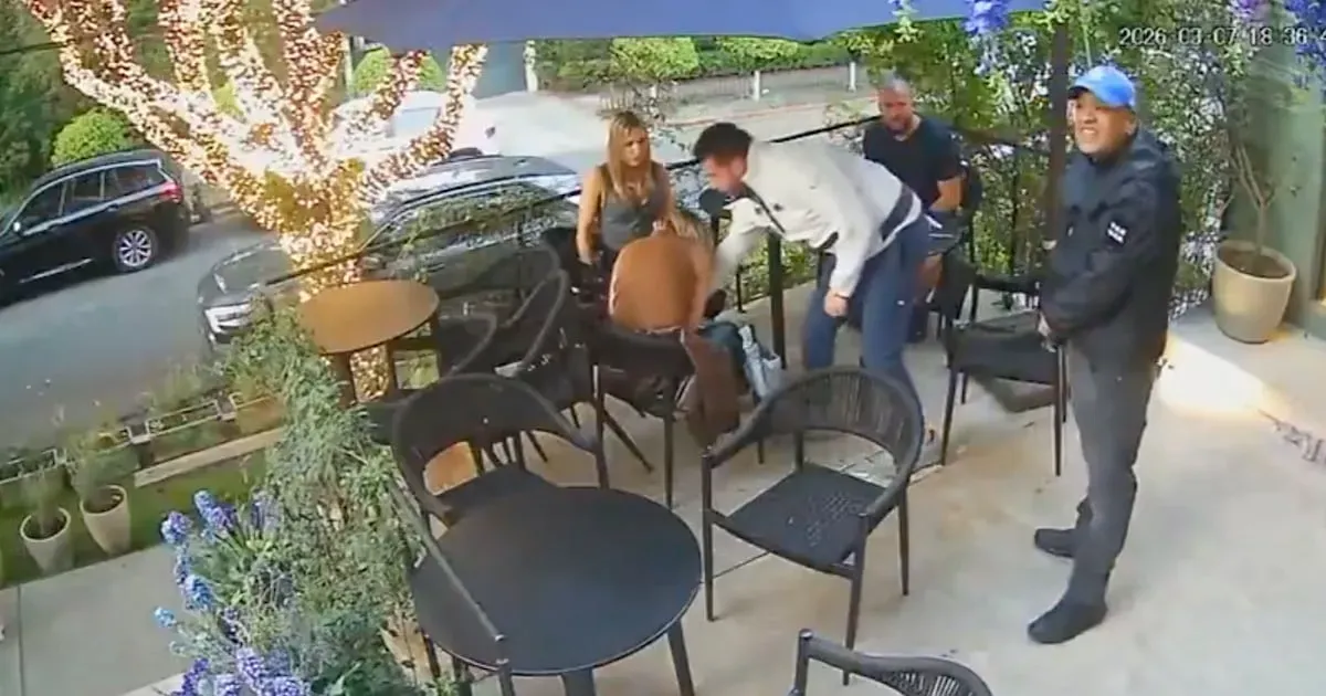 Terror en la CDMX: 30 segundos bataron para asaltar a mano armada a comensales en restaurante