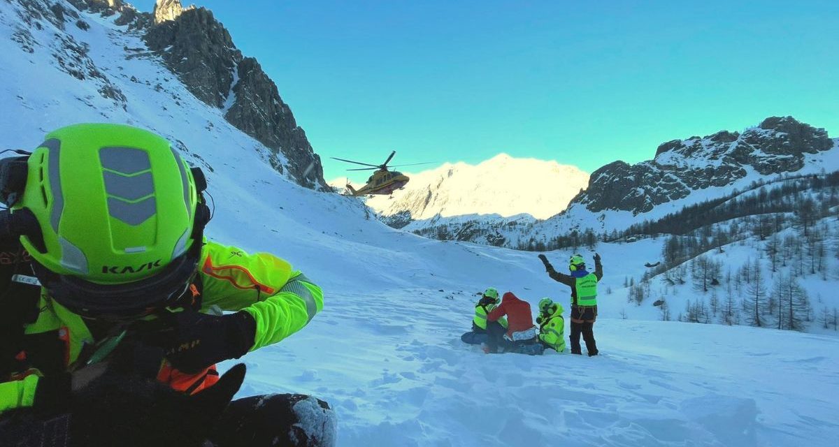 Avalancha en los Alpes Italianos deja dos muertos y 25 esquiadores atrapados
