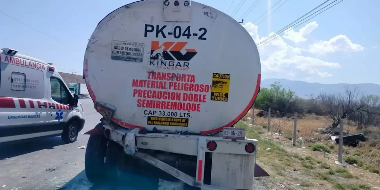 Chofer resulta herido tras fuerte choque contra pipa varada en Ramos Arizpe