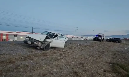 Choque por alcance deja daños materiales en el Libramiento Óscar Flores Tapia