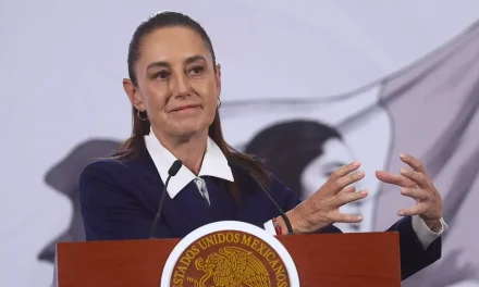 Claudia Sheinbaum señala a un buque privado por derrame en el Golfo y solicita intervención de la Fiscalía