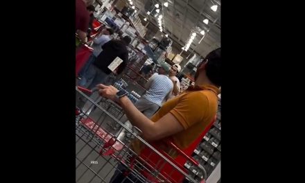 Sujeto agrede a una pareja en un Costco de Polanco