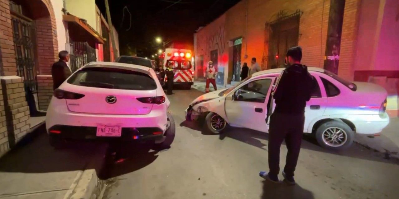 Dormita y choca con autos estacionados en Saltillo
