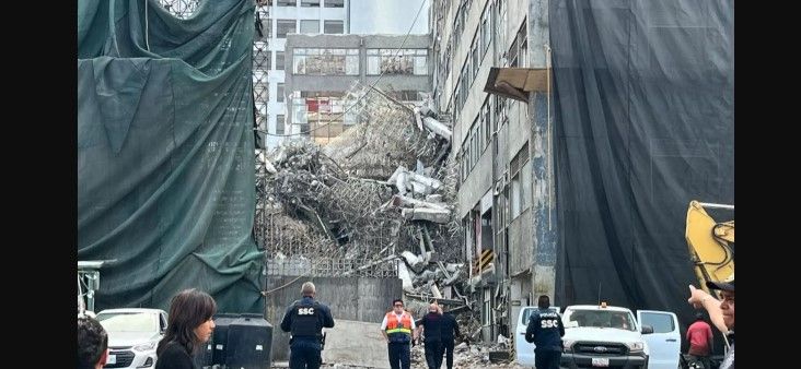 Colapsa edificio en demolición y provoca fuerte movilización en la CDMX