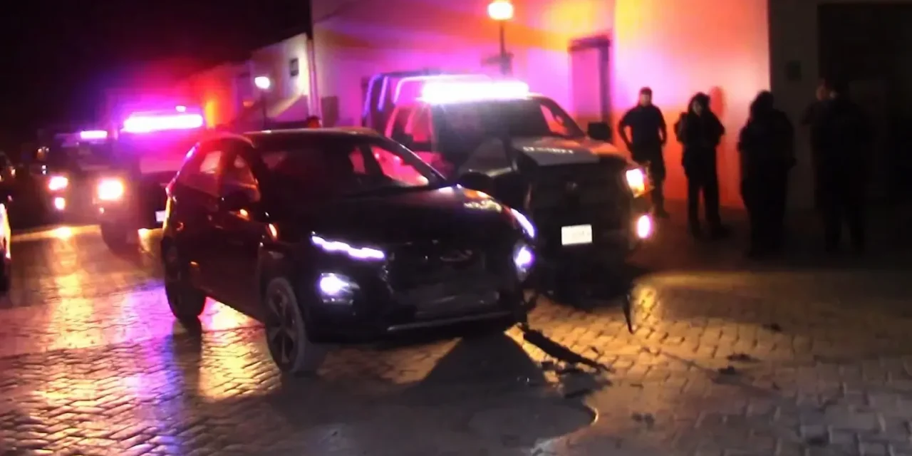 Fuerte choque en zona centro de Parras deja cuantiosos daños materiales