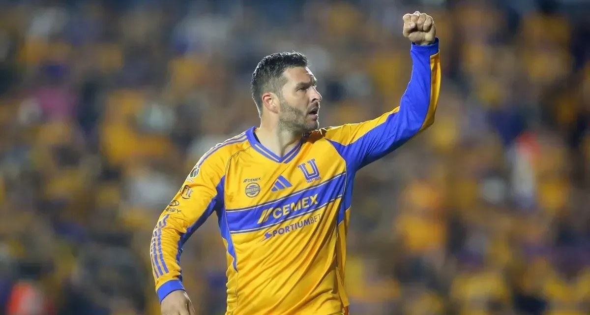 Subastan la playera que utilizó Gignac en el Clásico Regio; podría costar más de 100 mil pesos
