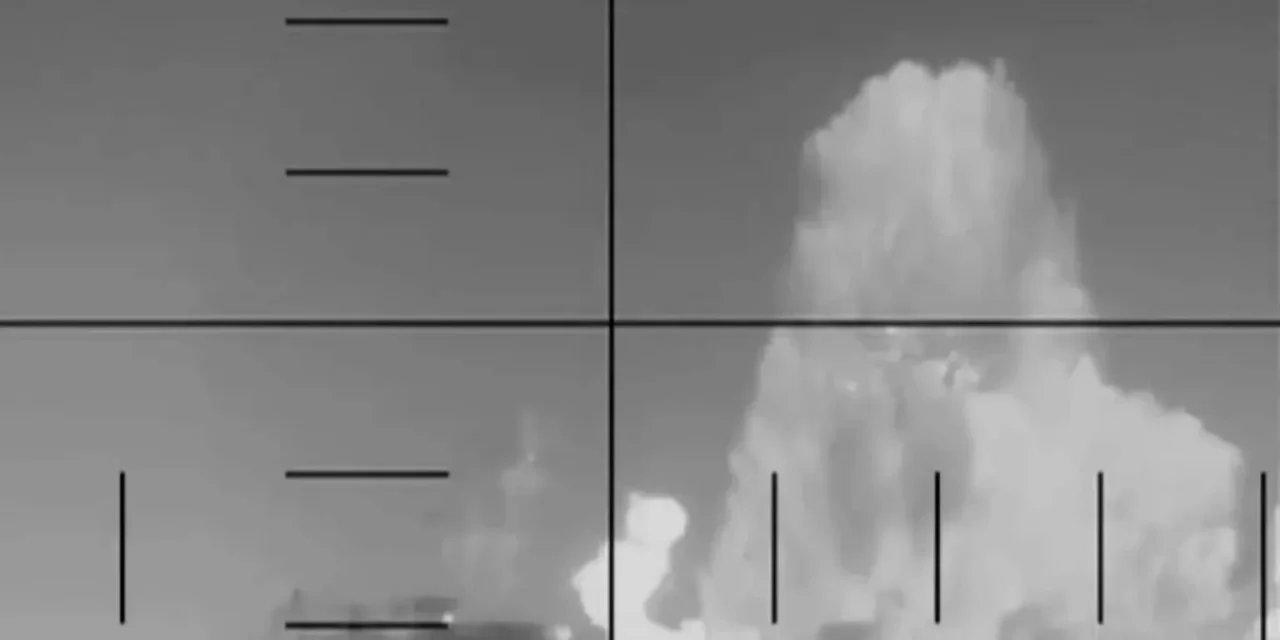Submarino de EE. UU. hunde barco iraní con un torpedo