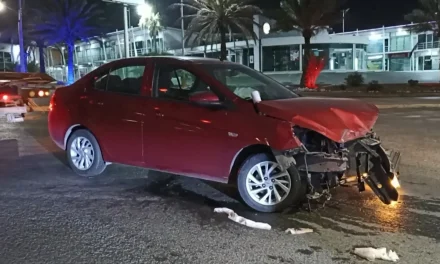 Ignoró la luz roja del semáforo y provocó un fuerte choque en Saltillo
