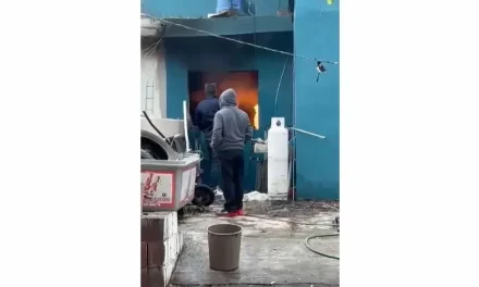 Saltillo: Flamazo sorprende a familia en Lomas de Lourdes