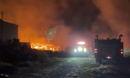 Indigentes causan fuerte incendio muy cerca del Hospital General del ISSSTE en Saltillo
